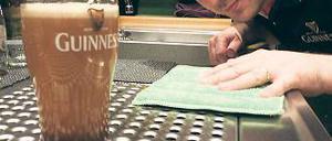 Schaumig. Ein Guinness braucht seine Zeit, um einen Penny zu halten.