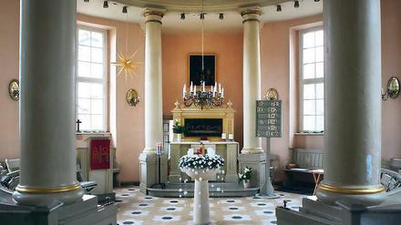 Evangelisch schlicht. Die Kirche in Eiche ist hell und hat eine gute Akustik. 240 Jahre Kirchengeschichte hat Chronist Eberhard Kapuste auf knapp 200 Seiten zusammengetragen.