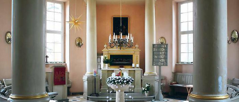 Evangelisch schlicht. Die Kirche in Eiche ist hell und hat eine gute Akustik. 240 Jahre Kirchengeschichte hat Chronist Eberhard Kapuste auf knapp 200 Seiten zusammengetragen.