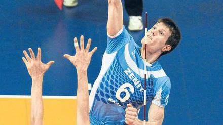 Bis in den Tiebreak. Kawika Shoji (unten) und die Volleys kämpften, doch Kasan mit Eugeniy Sivozhelez gewann.