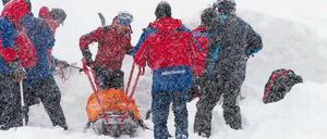 Sicher auf Ski. Nur mit einer Privathafttpflichtversicherung ist sorgenfreier Skispaß gegeben, selbst wenn es zu Sach- oder Personenschäden durch einen Unfall kommt.