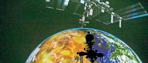 Kleine Menschen – große Geschichte. Die Vorführung von „Stella Nova – auf der Suche nach deinem Ursprung“ lässt die Zeit zusammenschmelzen und zeigt, dass die Menschen Teil einer aufregenden Geschichte mitten im Weltall sind. Während der Fulldome-Show fliegt auch mal ein Satellit oder das Hubble-Teleskop über die Köpfe der Zuschauer.
