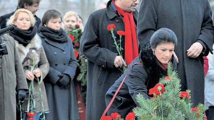 Ritual. Wagenknecht und Lafontaine (r) auf dem Friedhof der Sozialisten.