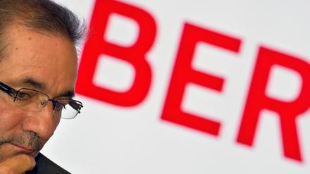 Brandenburgs Ministerpräsident Matthias Platzeck (SPD) stellt wegen des BER-Desasters die Vertrauensfrage.