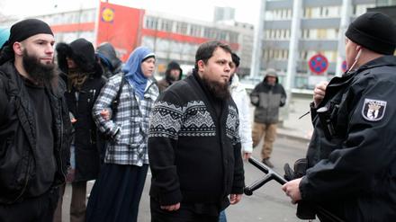 Die befürchteten Zusammenstöße in Berlin bei den Kundgebungen von Slafisten und Rechtspopulisten am Sonntag blieben aus.