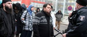 Die befürchteten Zusammenstöße in Berlin bei den Kundgebungen von Slafisten und Rechtspopulisten am Sonntag blieben aus.