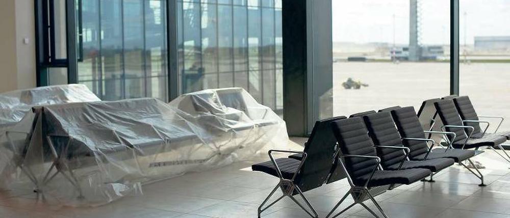 Eingepackt. Die schicken Polster im Terminal bleiben unbesetzt.