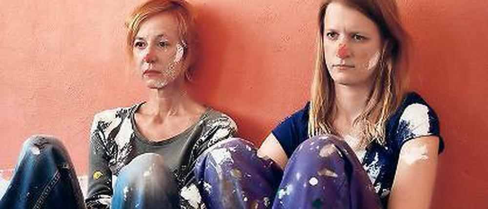 Weniger glückliche Menschen. Susanne Lothar und Stephanie Stremler (r.) in „Staub auf unseren Herzen“.