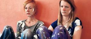 Weniger glückliche Menschen. Susanne Lothar und Stephanie Stremler (r.) in „Staub auf unseren Herzen“.