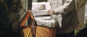 Minijobber, wie Zeitungszusteller, können nun 50 Euro mehr verdienen.