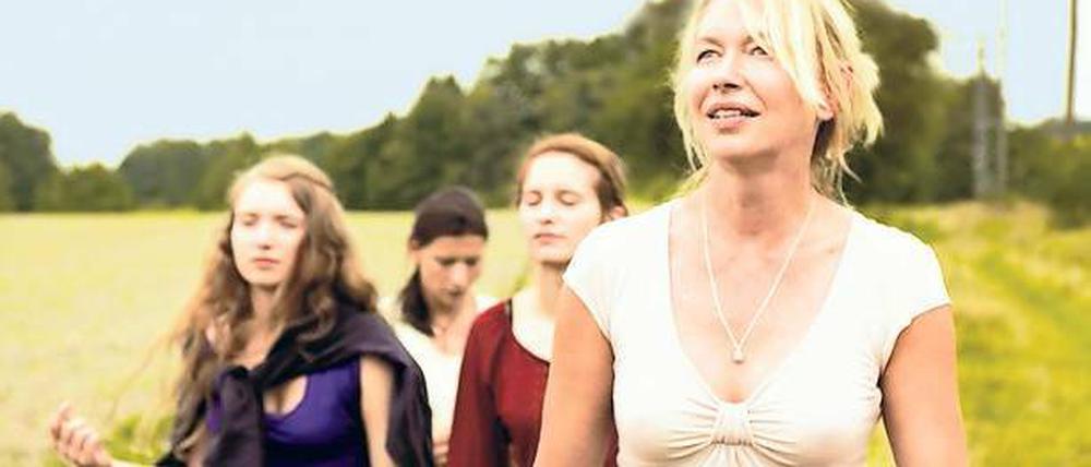 Verstrickungen. Vier Frauen kommen sich näher – trotz ihrer Unterschiede. „Frauensee“ erzählt über lesbische Liebe.