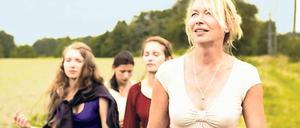 Verstrickungen. Vier Frauen kommen sich näher – trotz ihrer Unterschiede. „Frauensee“ erzählt über lesbische Liebe.