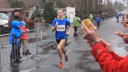 Hagen Brosius gewann über fünf und 10 Kilometer den 21. Caputher Seenlauf (6.01.2013).