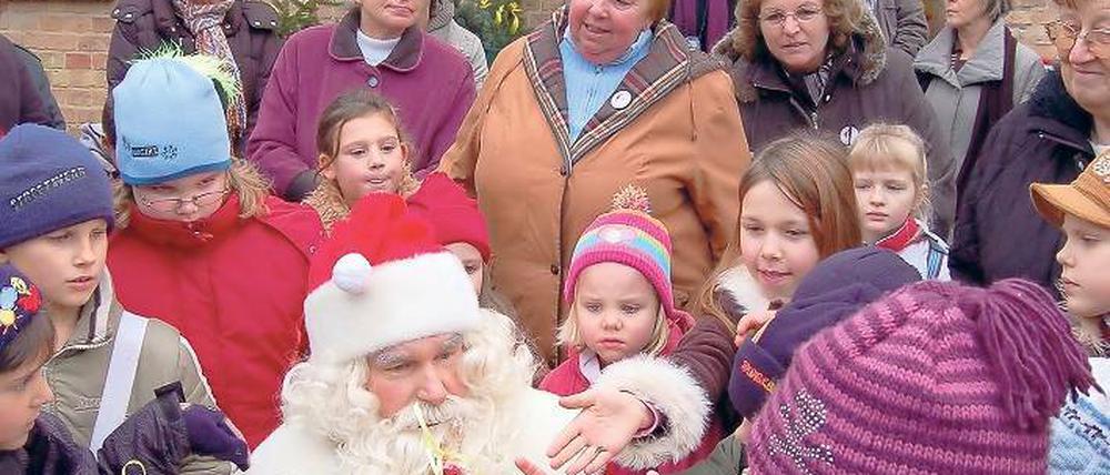 Bescherung. Für Klassen lässt sich auch mal der Weihnachtsmann sehen.