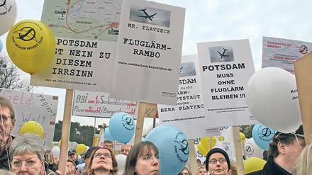 Breiter Protest. Auch die Linke hat in den betroffenen Regionen gegen den Fluglärm und die Nachtflugregelung am neuen Hauptstadtflughafen BER in Schönefeld protestiert. In der rot-roten Regierung wird das zum Problem für die Partei.