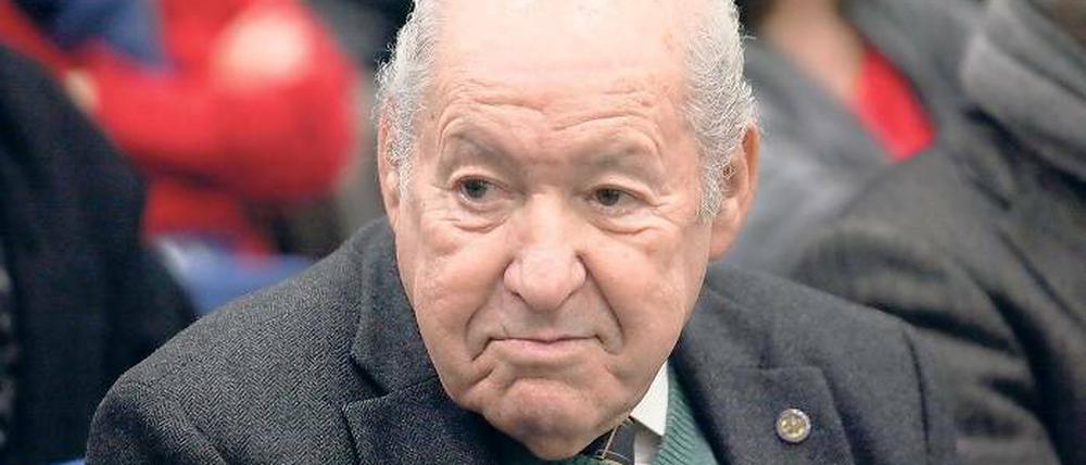 Gespaltene Seele. Der 87-jährige Sally Perel schrieb die Autobiographie „Ich war Hitlerjunge Salomon“. Als Jugendlicher überlebte er den Holocaust getarnt als Deutscher. Am Mittwoch war er in der Babelsberger Marienschule zu Gast.
