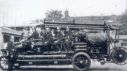 Premiere. 1913 wurde die erste benzingetriebene Motorspritze in Dienst gestellt. Eine neue DVD erzählt aus der 150-jährigen Geschichte der Potsdamer Berufsfeuerwehr.