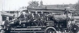 Premiere. 1913 wurde die erste benzingetriebene Motorspritze in Dienst gestellt. Eine neue DVD erzählt aus der 150-jährigen Geschichte der Potsdamer Berufsfeuerwehr.