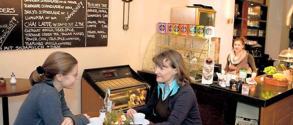 Nostalgisch Kaffeetrinken. Im Film-Café Melodie ab sofort möglich.