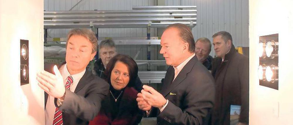 Auf Wachstumskurs: Firmengründer Martin Wallroth (M.) erläuterte Landes- und Lokalpolitikern das Konzept von Mawa-Design.