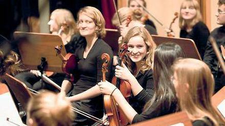 Jung und engagiert. Musikerinnen der Jungen Philharmonie Brandenburg.