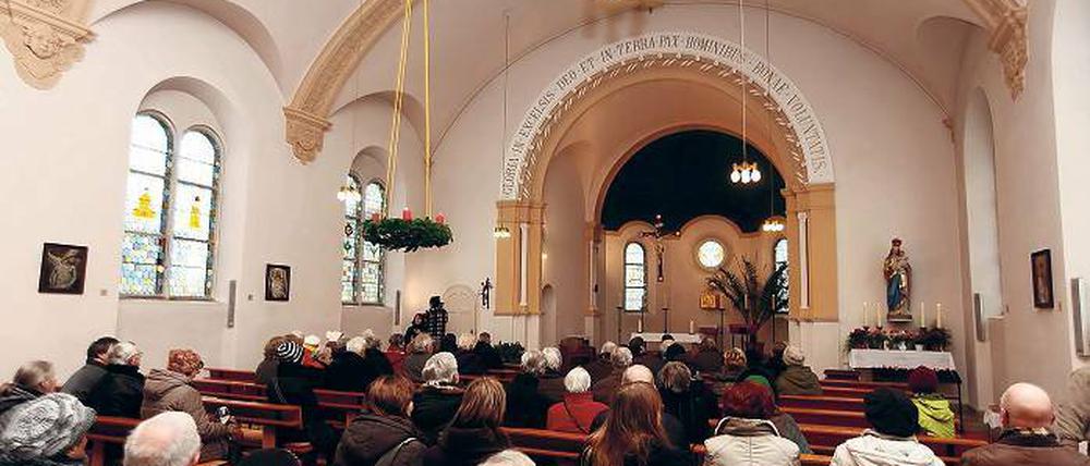Volles Haus. Zu den Messen kommen 100 Leute, auch gestern war Andrang.