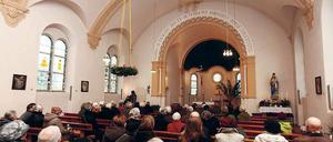Volles Haus. Zu den Messen kommen 100 Leute, auch gestern war Andrang.