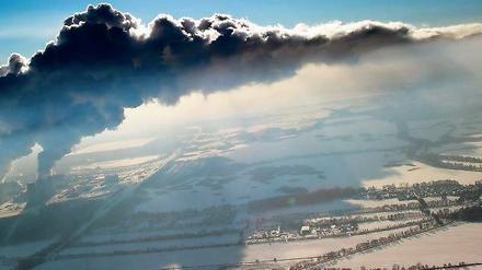 Treibhausgas statt Klimaschutz. Im Ökostromvorzeigeland Brandenburg ist der CO2-Ausstoß zuletzt gestiegen. Mehr als die Hälfte der Emission stammt aus Braunkohlekraftwerken wie hier in Jänschwalde (Spree-Neiße).