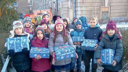 Ihr Kinderlein kommet. Schüler bringen Geschenke für die Suppenküche.
