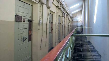 Ort der mehrfachen Verfolgung. Die Lindenstraße 54 diente unter den deutschen Diktaturen des 20. Jahrhunderts als Gefängnis für politische Häftlinge. Insbesondere Opfer des Nationalsozialismus fordern aber, dass die NS- und die DDR-Zeit genau unterschieden und nicht als „politische Verfolgung zwischen 1933 und 1989“ zusammengefasst wird.