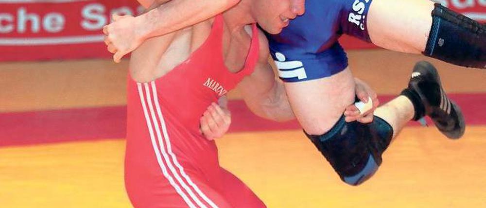 Einer der Besten. Siavash Khan-Hezaveh (rot) trat im Freistil in den Gewichtsklassen bis 60 und 66 kg an und galt im Saisonverlauf stets als einer der sichersten Punktebringer im Germania-Team.