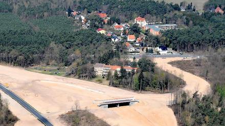 Insellage. Diese Luftaufnahme vom April dieses Jahres zeigt deutlich, dass die ehemalige Hautklinik mitten im Baugebiet liegt und künftig von mehreren Straßen eingeschlossen sein wird.