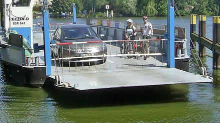 Die Fährstelle in Ketzin - im Sommer. Am Nikolaustag 2012 endete für einen Berliner beei Glätte die Fahrt in der Havel.
