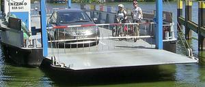 Die Fährstelle in Ketzin - im Sommer. Am Nikolaustag 2012 endete für einen Berliner beei Glätte die Fahrt in der Havel.