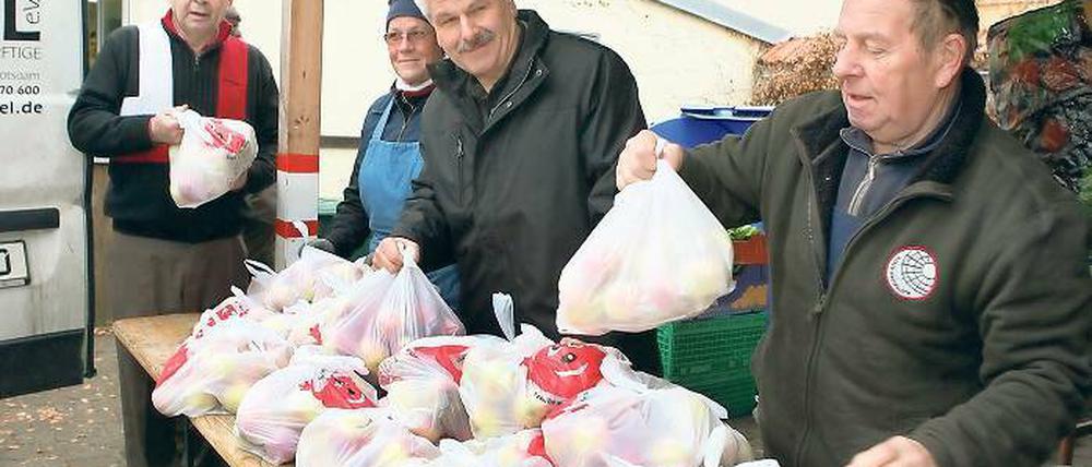 Knackige Äpfel. Eine Tonne Obst wurde an Bedürftige verteilt.