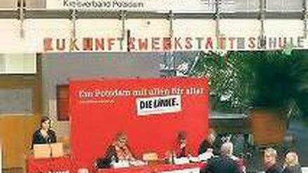 Aula des Humboldt-Gymnasium: Die Linke berät über die Zukunft.