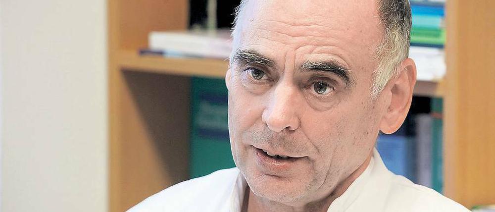 Behandelbar, aber nicht heilbar. Seit der Entwicklung der sogenannten antiretroviralen Medikamente im Jahr 1996 ist eine HIV-Infektion gut behandelbar, aber eine vollständige Heilung ist vorerst noch nicht in Sicht, sagt der Potsdamer Aids-Experte Doktor Wolfgang Güthoff.