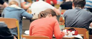 Neues Kurssystem. Brandenburger Elftklässler müssen ab 2014 fünf Kurse auf erhöhtem Niveau belegen: In Deutsch, Mathe, Naturwissenschaften und Fremdsprachen haben sie je vier Stunden Unterricht.