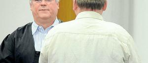 Plädierte für drei Jahre Haft: Rechtsanwalt Matthias Schöneburg (l.) mit seinem Mandanten Frank E.