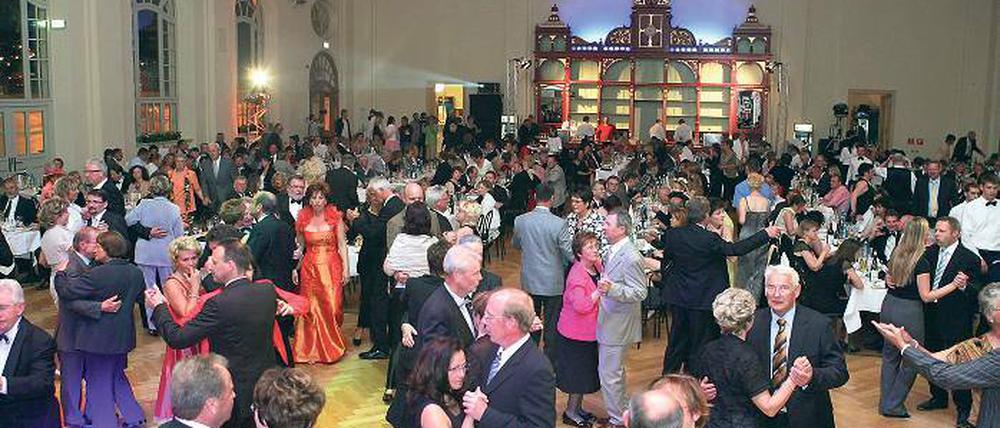 Gute Tradition. Der Blütenball im Ballsaal der Bismarckhöhe.