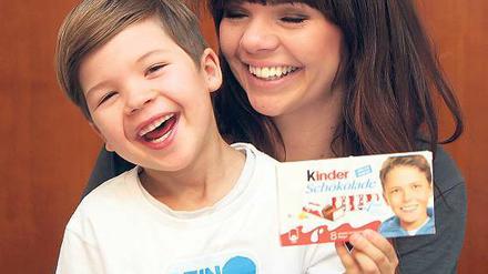 Schon mal lächeln üben. Louis mit seiner Mutter Nadine Zechlin.