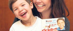 Schon mal lächeln üben. Louis mit seiner Mutter Nadine Zechlin.