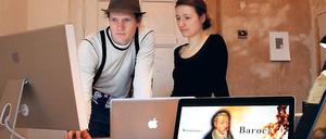 Zuspitzen und verdichten. Ellen Stein (r.) und Jan Gabbert sind die „Buchstabenschubser“. Mit Kurzfilmen erklären sie die Welt.