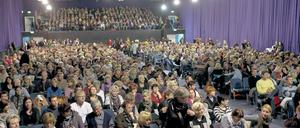 Provozierter Unterrichtsausfall. Mehr als 1500 protestierende Lehrer haben sich am Donnerstag in Brandenburg/Havel zu einer Konferenz der Lehrer- und Personalräte versammelt. Ziel der Aktion war es, über Missstände an den Schulen zu sprechen.