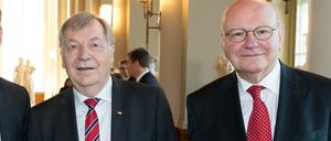 Michael Müller (2.v.l., SPD), Regierender Bürgermeister von Berlin, und die ehemaligen Regierenden Bürgermeister von Berlin, Eberhard Diepgen (2.v.r., CDU), Walter Momper (r, SPD) und Klaus Wowereit (l, SPD). 