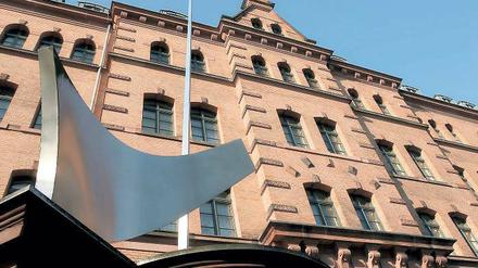 Geschlossene Schule: In der Berliner Straße 135 hatte der Bildungsdienstleister Educon seinen Hauptsitz. Doch 2010 begannen die Ermittlungen in dem Fall, Educon zog aus. Zumindest hat das Haus nun neue Nutzer: Die Bundesanstalt für Immobilienaufgaben.
