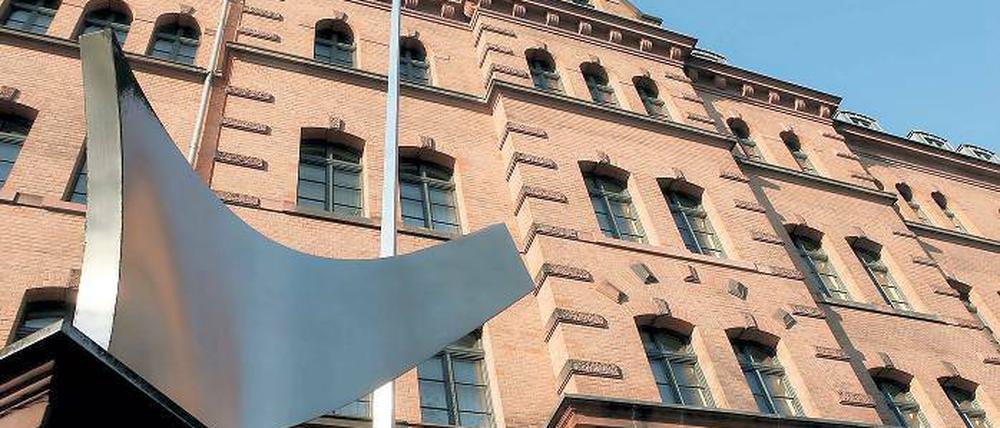 Geschlossene Schule: In der Berliner Straße 135 hatte der Bildungsdienstleister Educon seinen Hauptsitz. Doch 2010 begannen die Ermittlungen in dem Fall, Educon zog aus. Zumindest hat das Haus nun neue Nutzer: Die Bundesanstalt für Immobilienaufgaben.