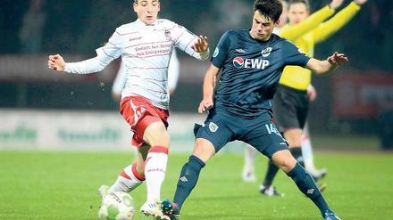 Nur ein Punkt. Lange sah es so aus, als ob der SVB Babelsberg 093 – hier Aaron Berzel (rechts) mit Kevin Moehwald – drei Punkte mit nach Hause nehmen könnte.