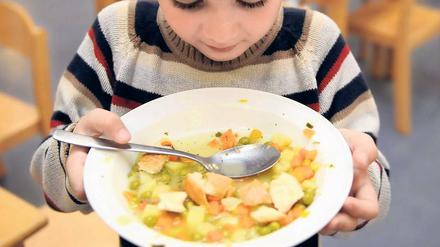 Öfter Erbsen statt Südfrüchte: Schulessen soll regionaler werden.