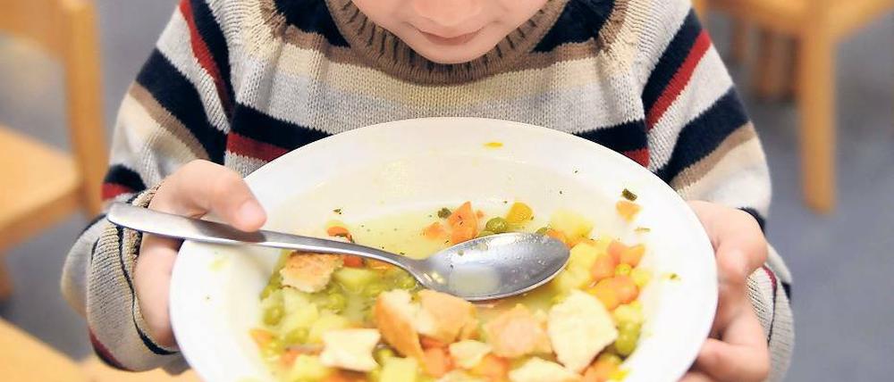 Öfter Erbsen statt Südfrüchte: Schulessen soll regionaler werden.